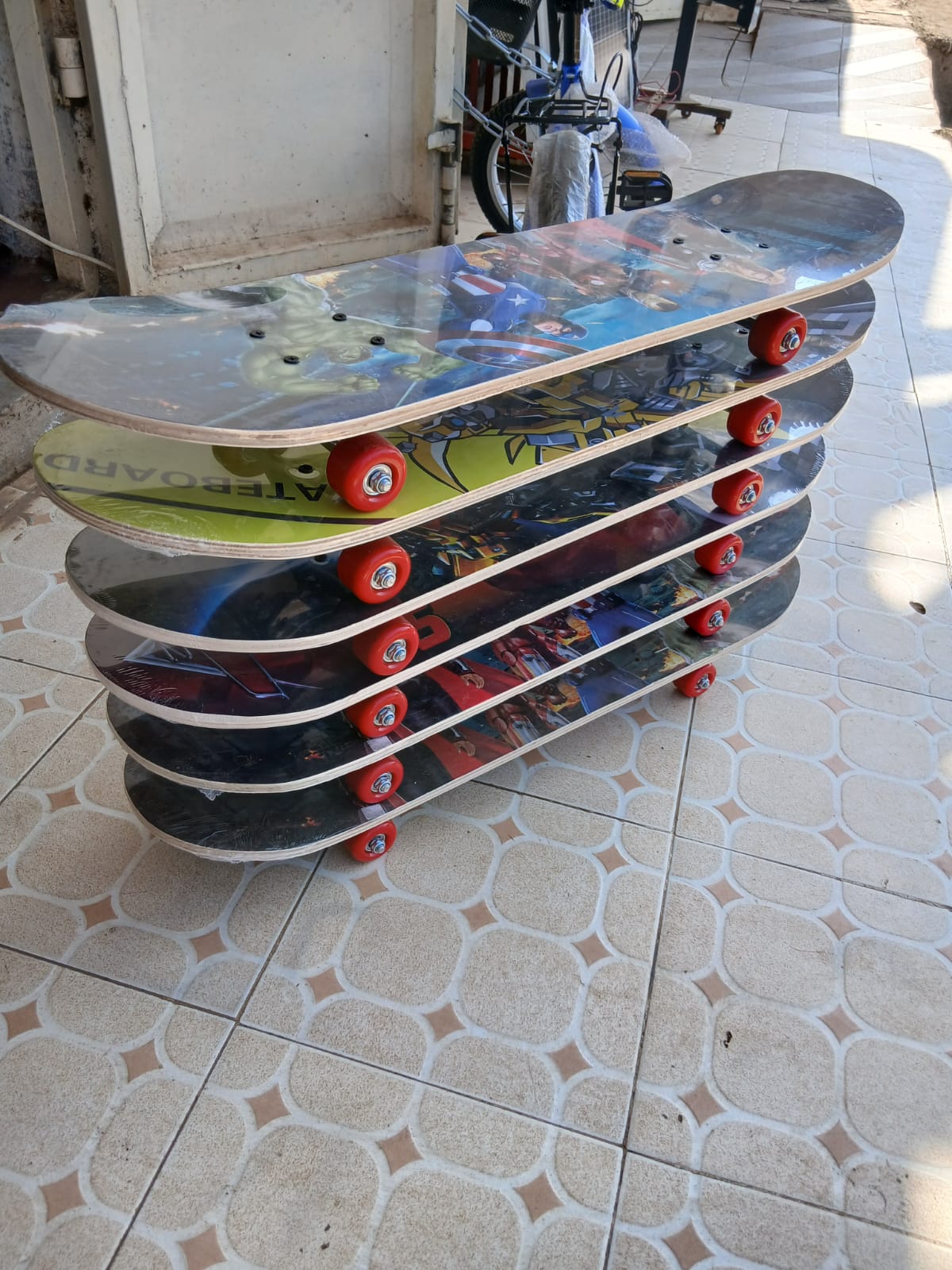 Big Skateboard – 80cm | Sturdy, Stylish & Ideal for Teens and Adults